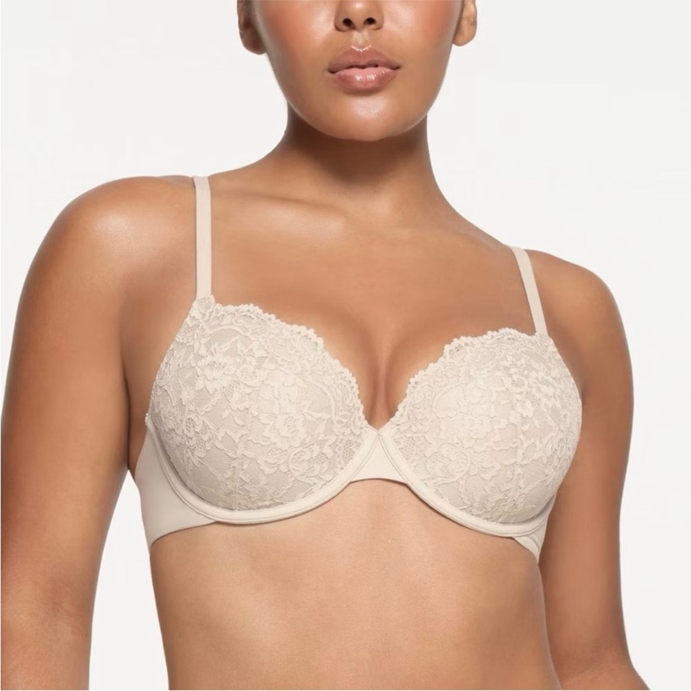 SKIMS NWT fits everybody lace bra size 32A - Picture 3 of 7